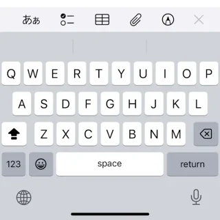 iPhone→キーボード→English（Japan）→Caps Lock