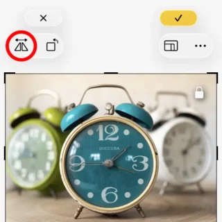 iPhoneアプリ→写真→編集→切り取り→反転ボタン